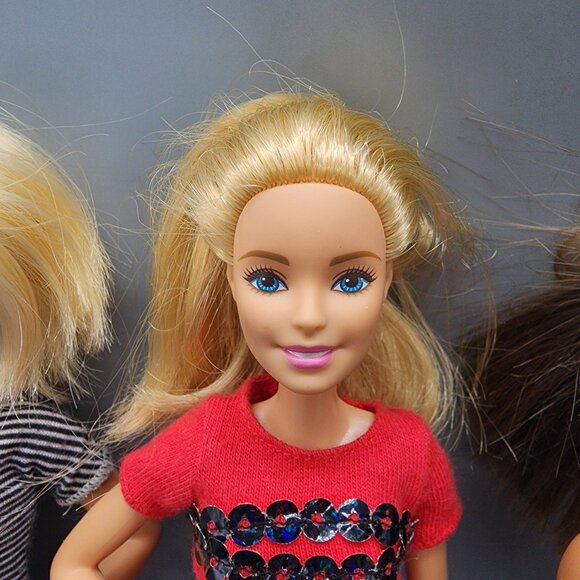 4 Vintage & Modern Barbie Dolls Bundle + Clothes Accessories Mattel 2001-2021 - Picture 2 of 16